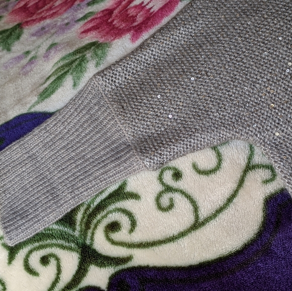 Forever 21 Large Gray Knit Top with Silver Sequins - Picture 4 of 7